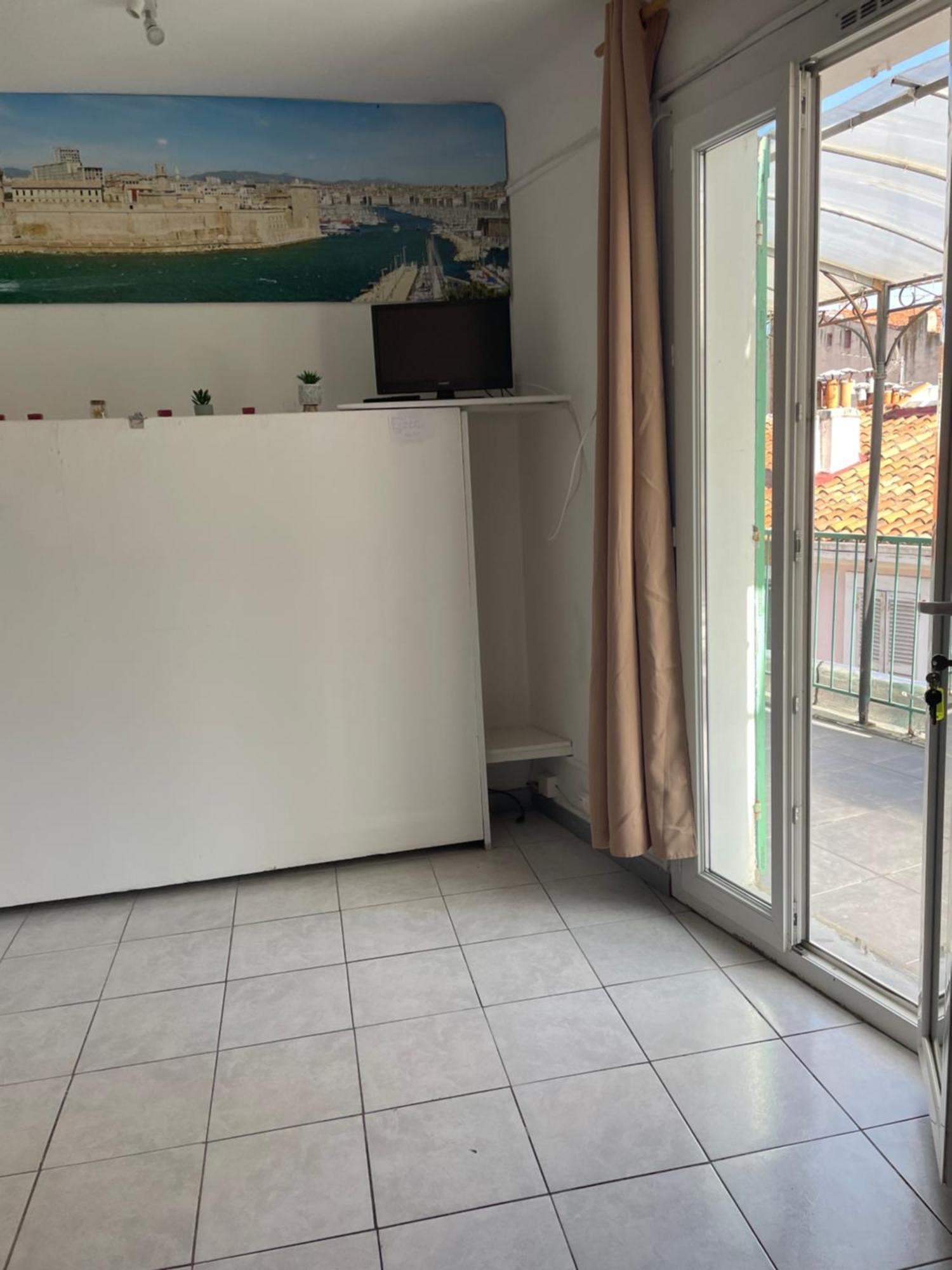 Stud Terras Ville Corniche 2 Pers Stat Gratuit Rue Modif Suivt Possib Et Accord Exclusif Marseille Exterior photo